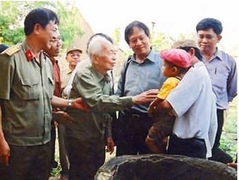 Đại tướng Võ Nguyên Giáp với người dân Quảng Bình